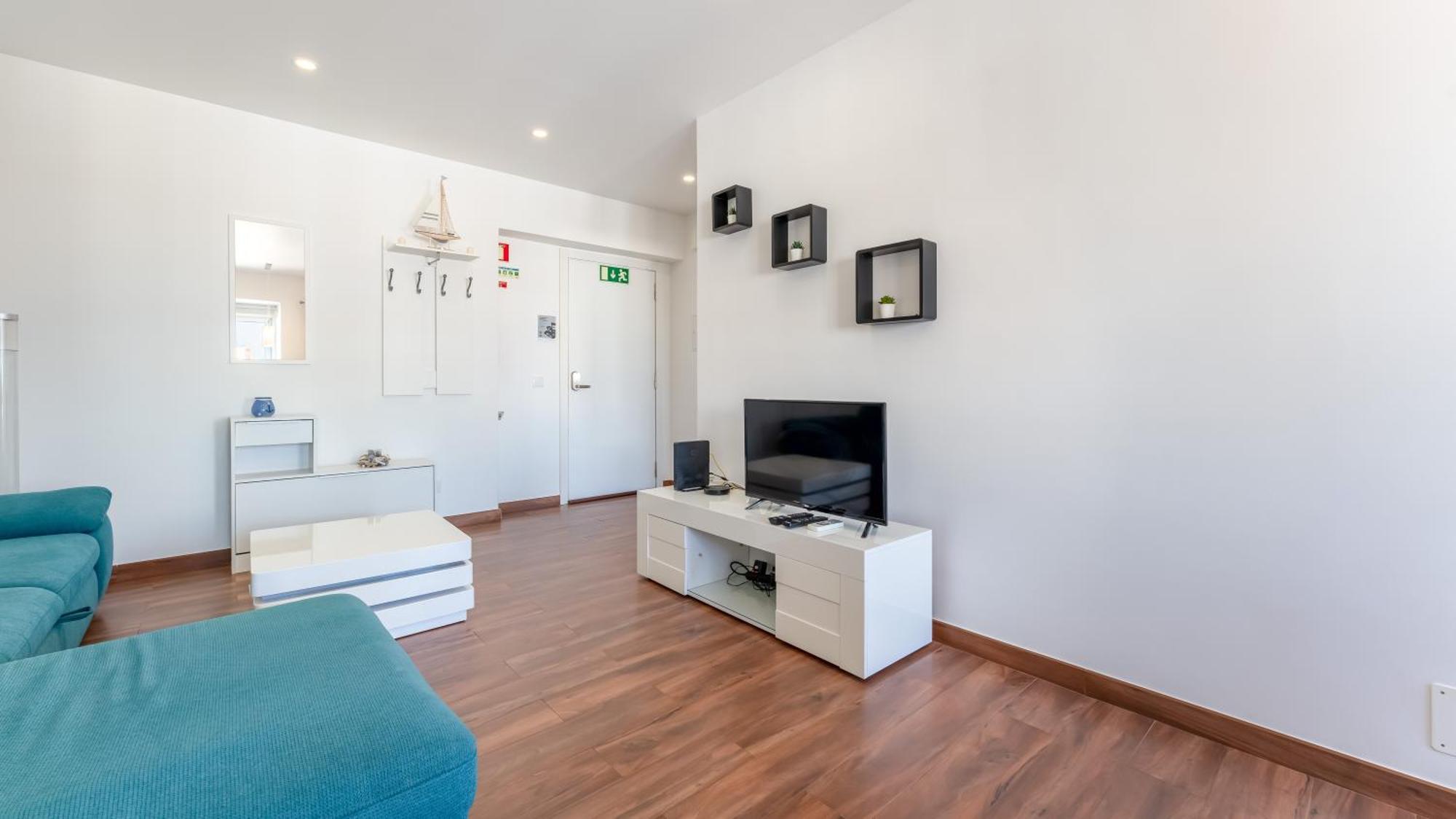 Serene Blue 1 Bdr Flat With Balcony By Lovelystay ポルティマン エクステリア 写真