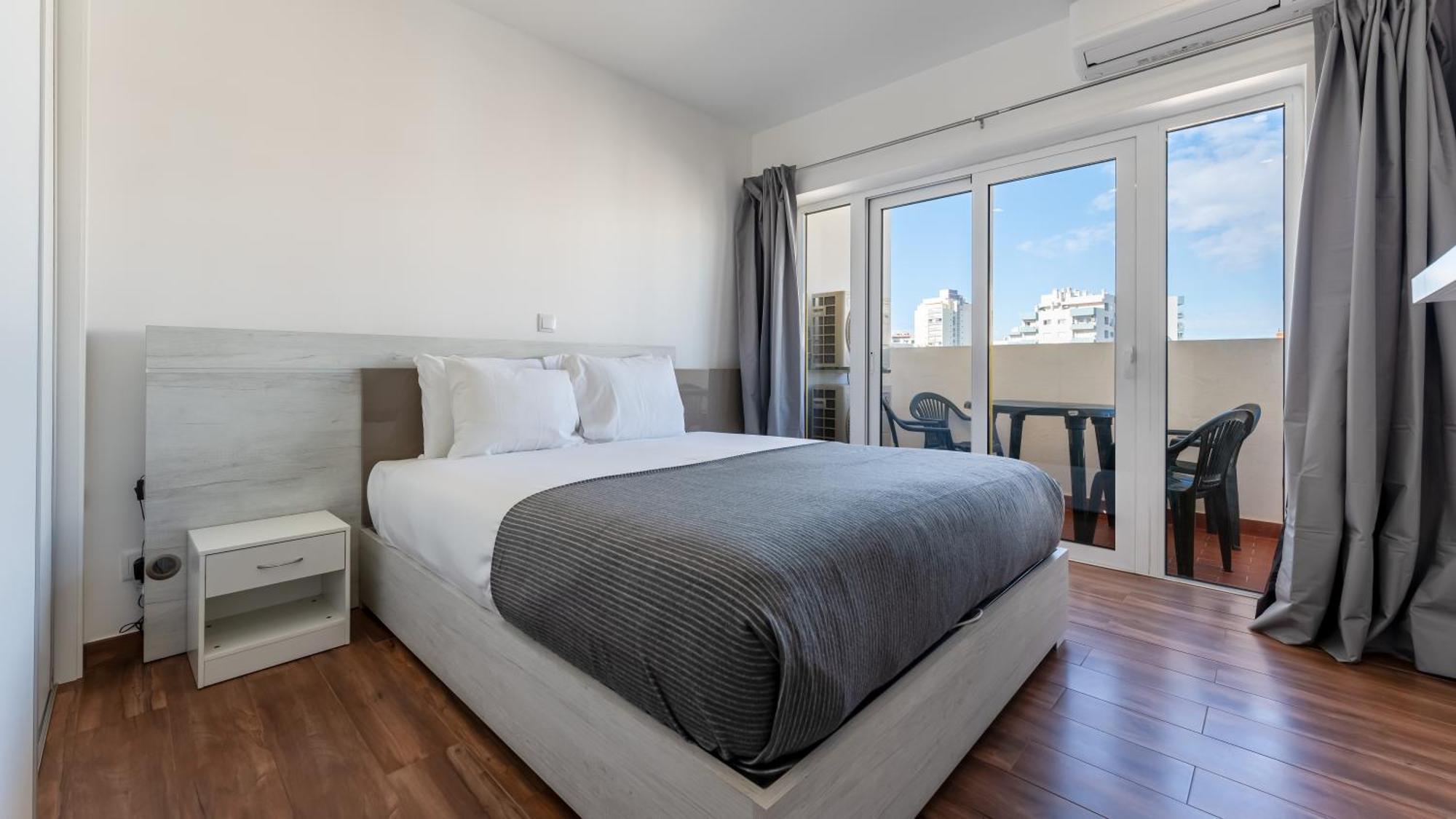 Serene Blue 1 Bdr Flat With Balcony By Lovelystay ポルティマン エクステリア 写真
