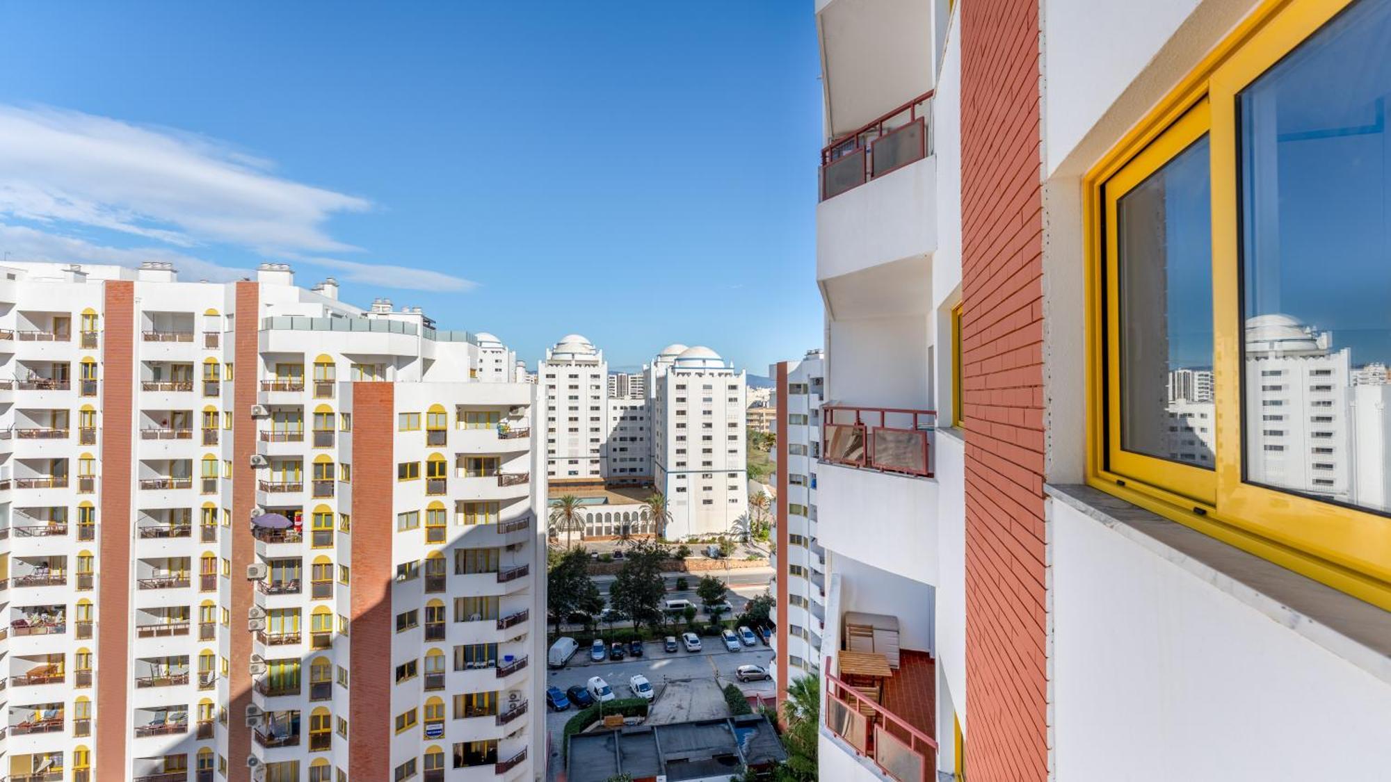 Serene Blue 1 Bdr Flat With Balcony By Lovelystay ポルティマン エクステリア 写真