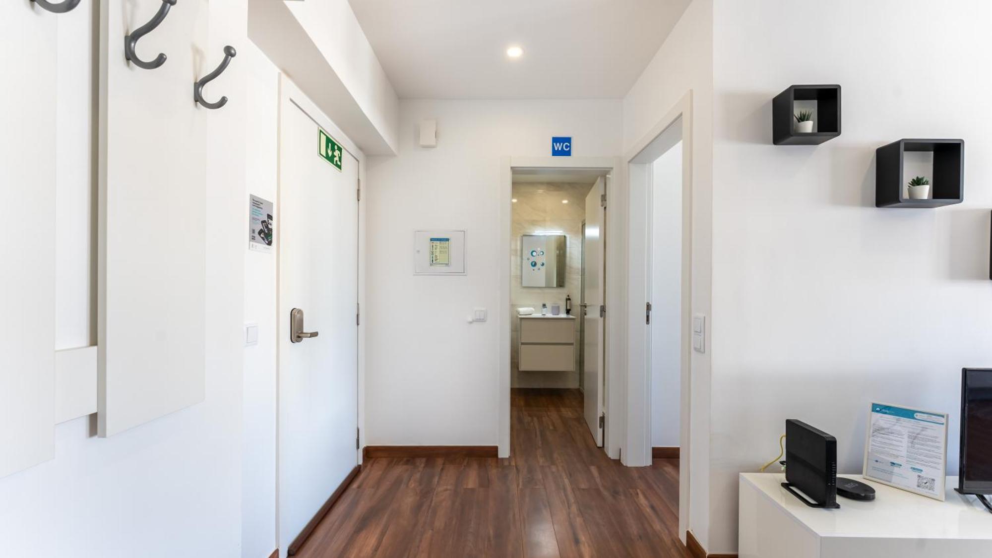 Serene Blue 1 Bdr Flat With Balcony By Lovelystay ポルティマン エクステリア 写真