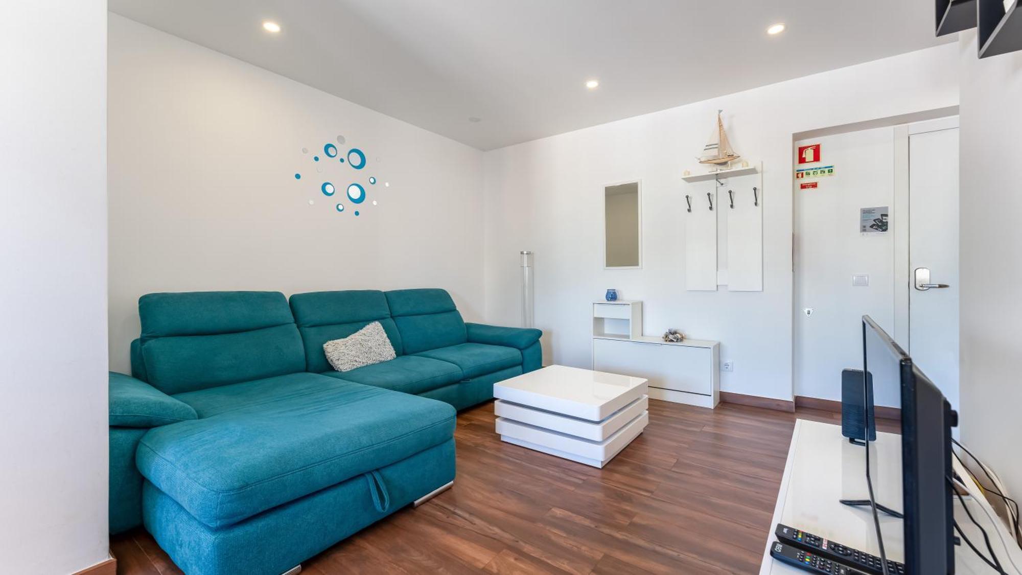 Serene Blue 1 Bdr Flat With Balcony By Lovelystay ポルティマン エクステリア 写真