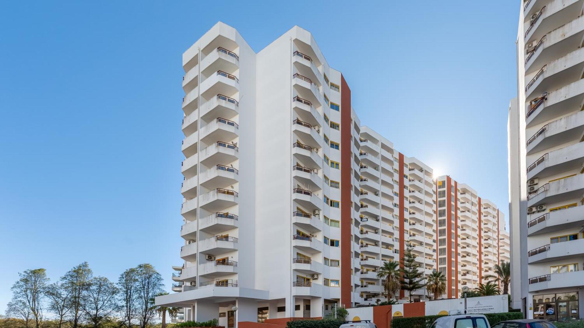 Serene Blue 1 Bdr Flat With Balcony By Lovelystay ポルティマン エクステリア 写真